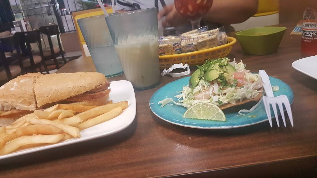 Mariscos La Reyna | restaurant | 2406 N Fitzhugh Ave, Dallas, TX 75204, USA | 2148272792 OR +1 214-827-2792