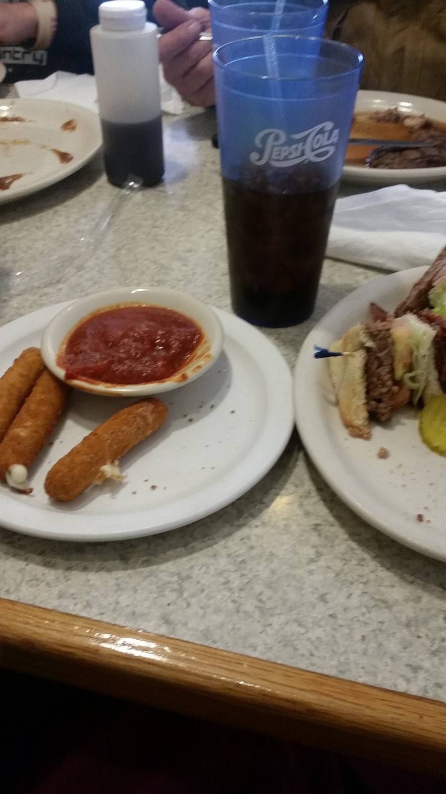 Five Brothers Cafe | cafe | 110 Market Ave, Fairfield, IL 62837, USA | 6188423366 OR +1 618-842-3366