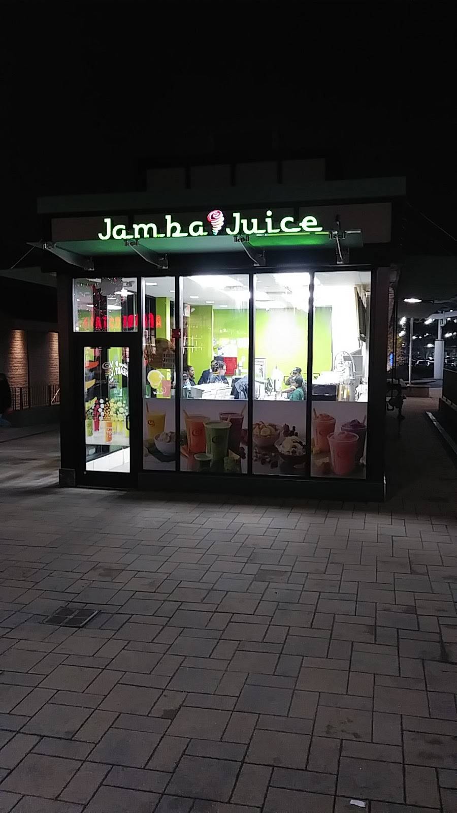 Jamba Juice Cross County Mall | restaurant | 1080 Mall Walk, Yonkers, NY 10704, USA | 9144233279 OR +1 914-423-3279