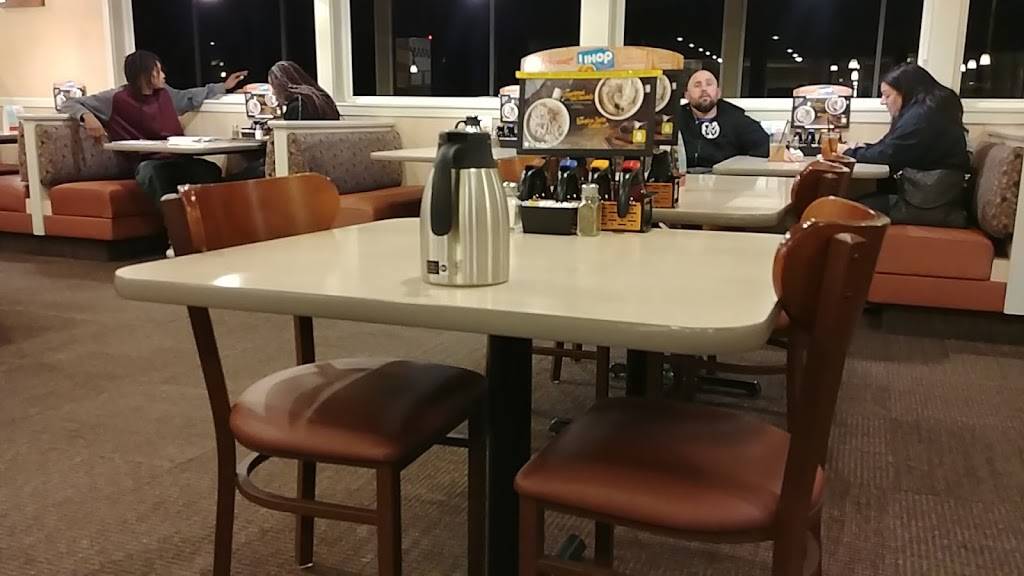 IHOP | restaurant | 39176 10th St W, Palmdale, CA 93551, USA | 6612737777 OR +1 661-273-7777