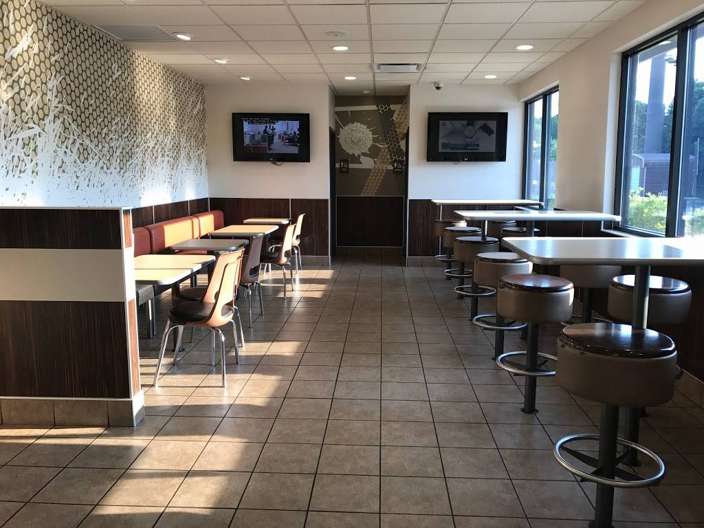McDonalds | cafe | 4914 Boydton Plank Rd, Petersburg, VA 23803, USA | 8047337124 OR +1 804-733-7124