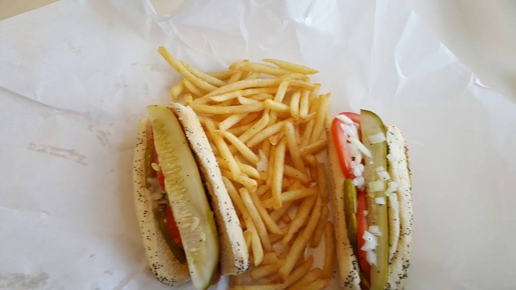 Lukes | restaurant | 2 L W Besinger Dr, Carpentersville, IL 60110, USA | 8478361889 OR +1 847-836-1889