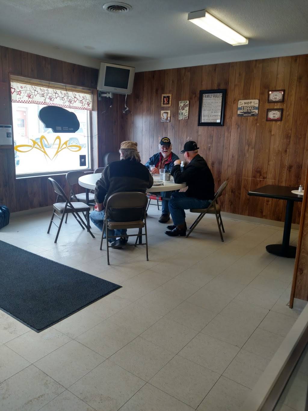 Family & Friends Cafe LLC | restaurant | 106 E Main St, Drexel, MO 64742, USA | 8166572001 OR +1 816-657-2001