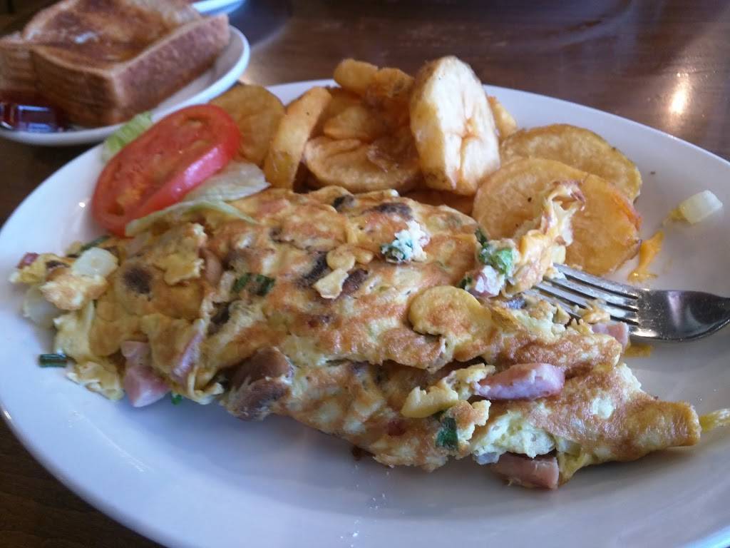 Nicks Family Restaurant | restaurant | 1716 London Line, Sarnia, ON N7T 7H2, Canada | 5194915619 OR +1 519-491-5619