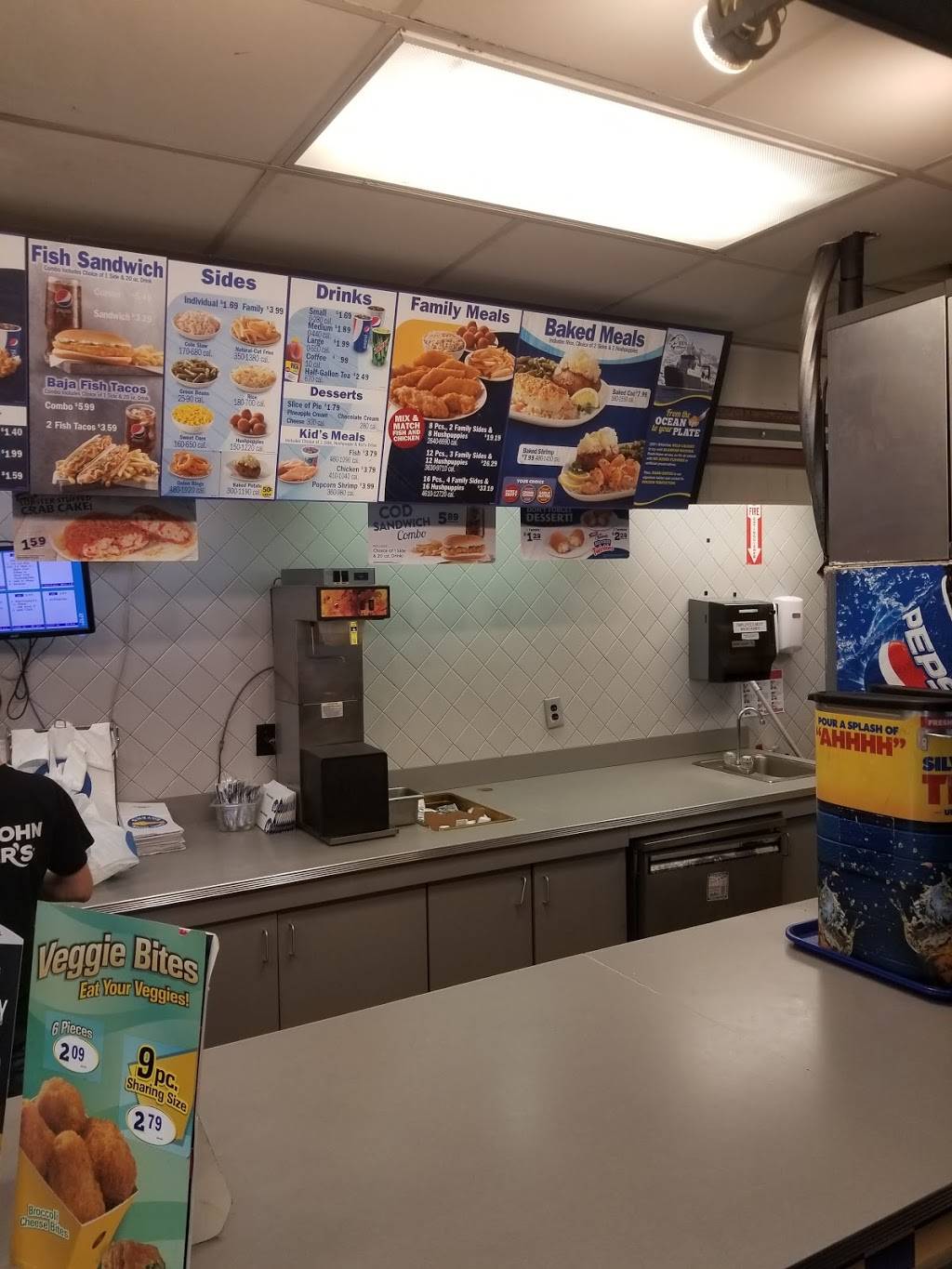 Long John Silvers | restaurant | 740 E Lewis and Clark Pkwy, Clarksville, IN 47129, USA | 8122831179 OR +1 812-283-1179