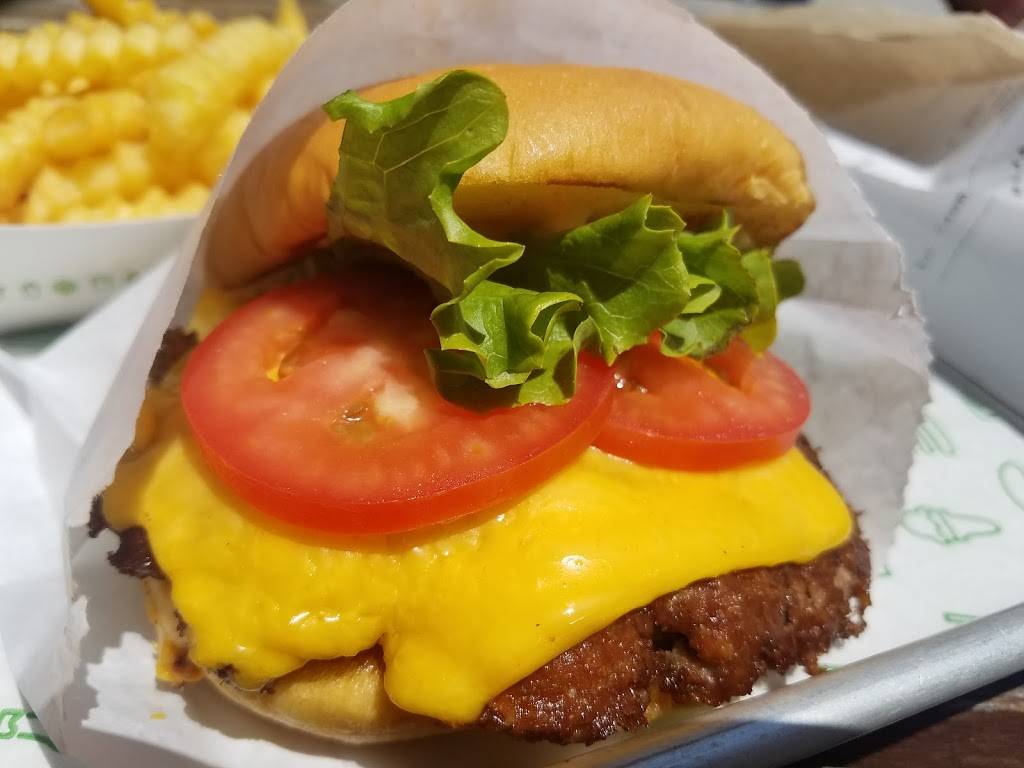 Shake Shack | restaurant | 4999 Old Orchard Shopping Center Space L28, Skokie, IL 60077, USA | 8473801240 OR +1 847-380-1240