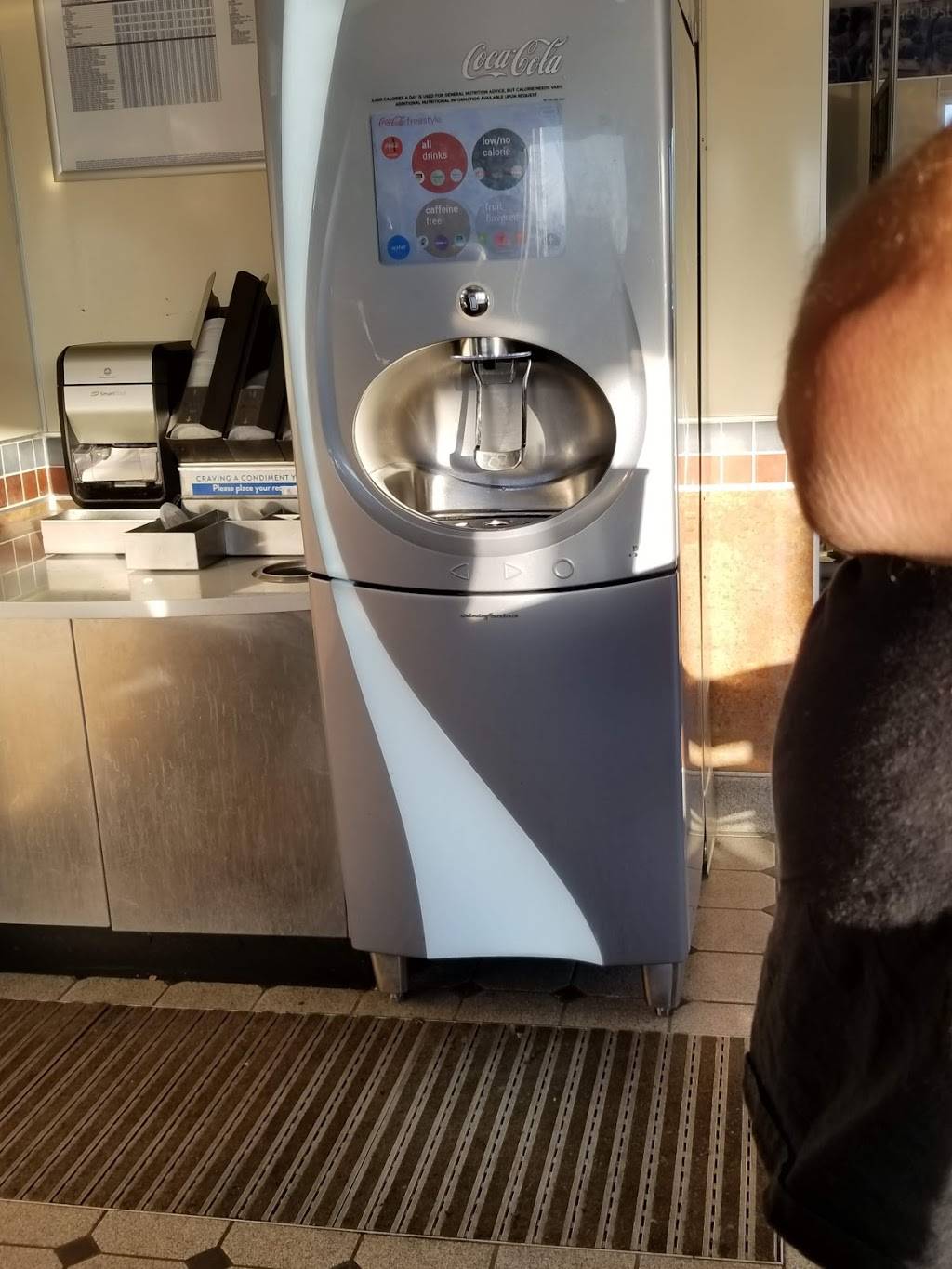 White Castle | restaurant | 8801 W Market Square Dr, Daleville, IN 47334, USA | 7653781179 OR +1 765-378-1179