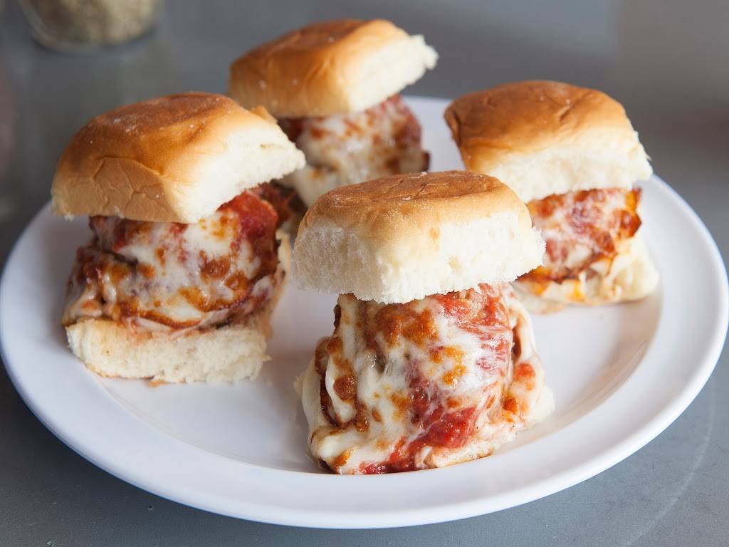 Fresh Brothers - Burbank | restaurant | 4005 W Riverside Dr, Burbank, CA 91505, USA | 8188581800 OR +1 818-858-1800