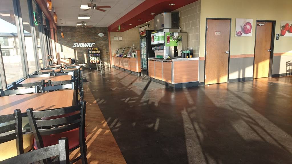 Subway Restaurants | restaurant | 1101 N Carrier Pkwy #200, Grand Prairie, TX 75050, USA | 9722621313 OR +1 972-262-1313