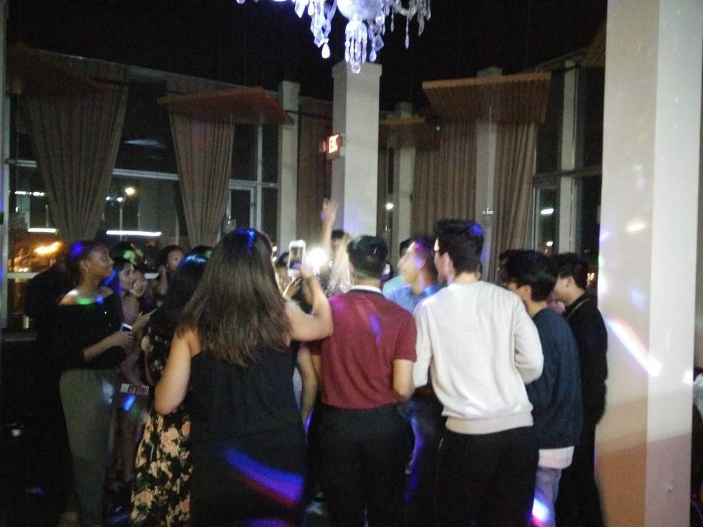 Hot Wings Chinese Restaurant | restaurant | 1055 Canadian Pl #115, Mississauga, ON L4W 0C2, Canada | 4166200888 OR +1 416-620-0888