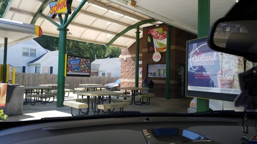 Sonic Drive-In | restaurant | 1811 N Division St, Forrest City, AR 72335, USA | 8706336350 OR +1 870-633-6350