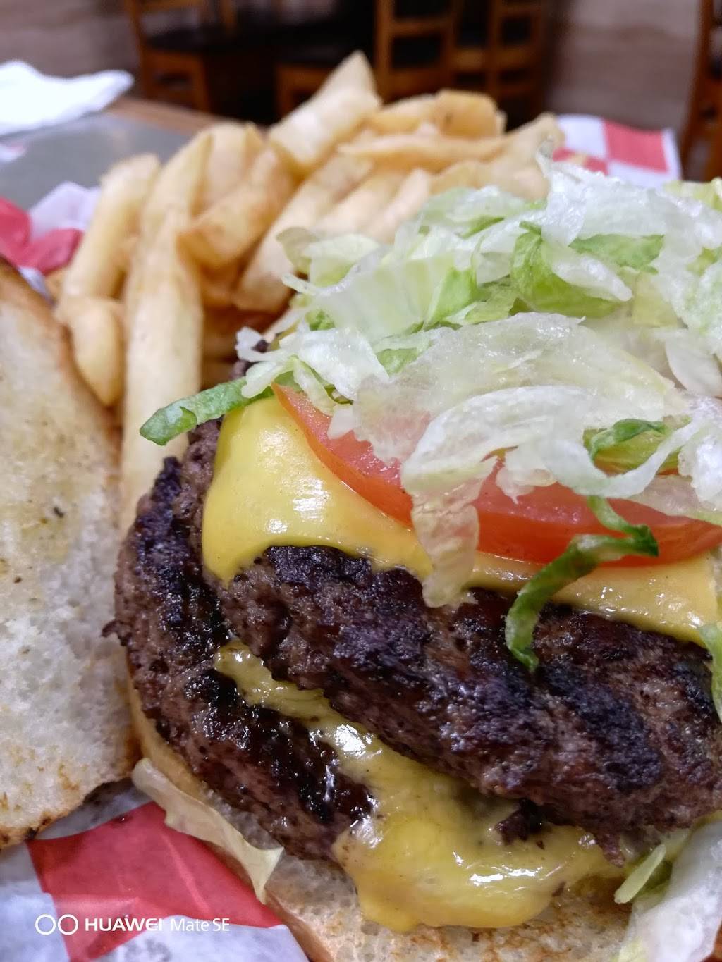 qus place | restaurant | 3467 Sheridan Rd, Zion, IL 60099, USA | 2247897484 OR +1 224-789-7484