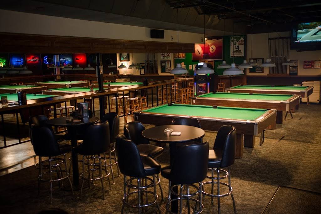 Clicks Billiards | restaurant | 2524 S Semoran Blvd, Orlando, FL 32822, USA | 4072756064 OR +1 407-275-6064