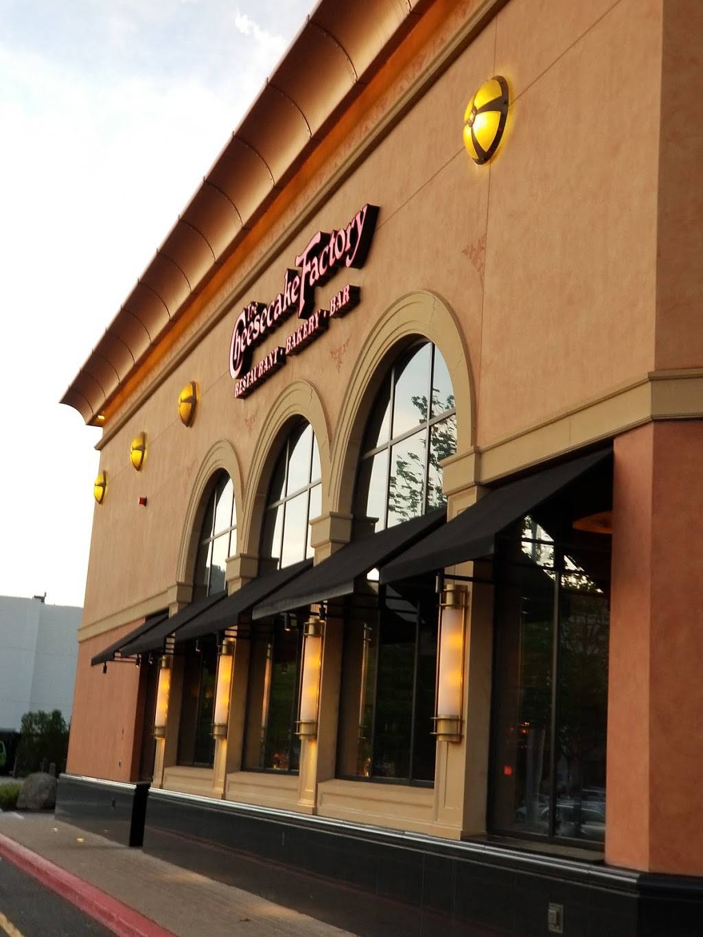 The Cheesecake Factory | restaurant | 75 Middlesex Turnpike, Burlington, MA 01803, USA | 7812730060 OR +1 781-273-0060