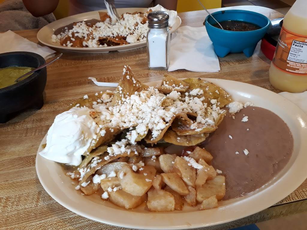 Los Angeles Tortilleria, Restaurant & Bakery | restaurant | 300 N Zarzamora St, San Antonio, TX 78207, USA | 2104352400 OR +1 210-435-2400