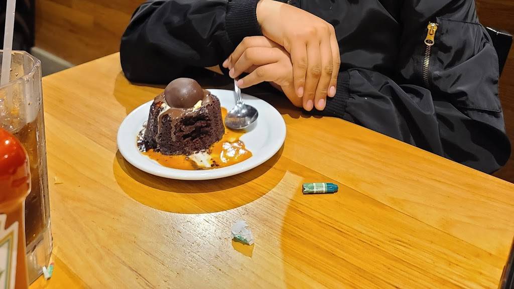 Chilis Grill & Bar | restaurant | 8285 Fletcher Pkwy, La Mesa, CA 91942, USA | 6195899890 OR +1 619-589-9890