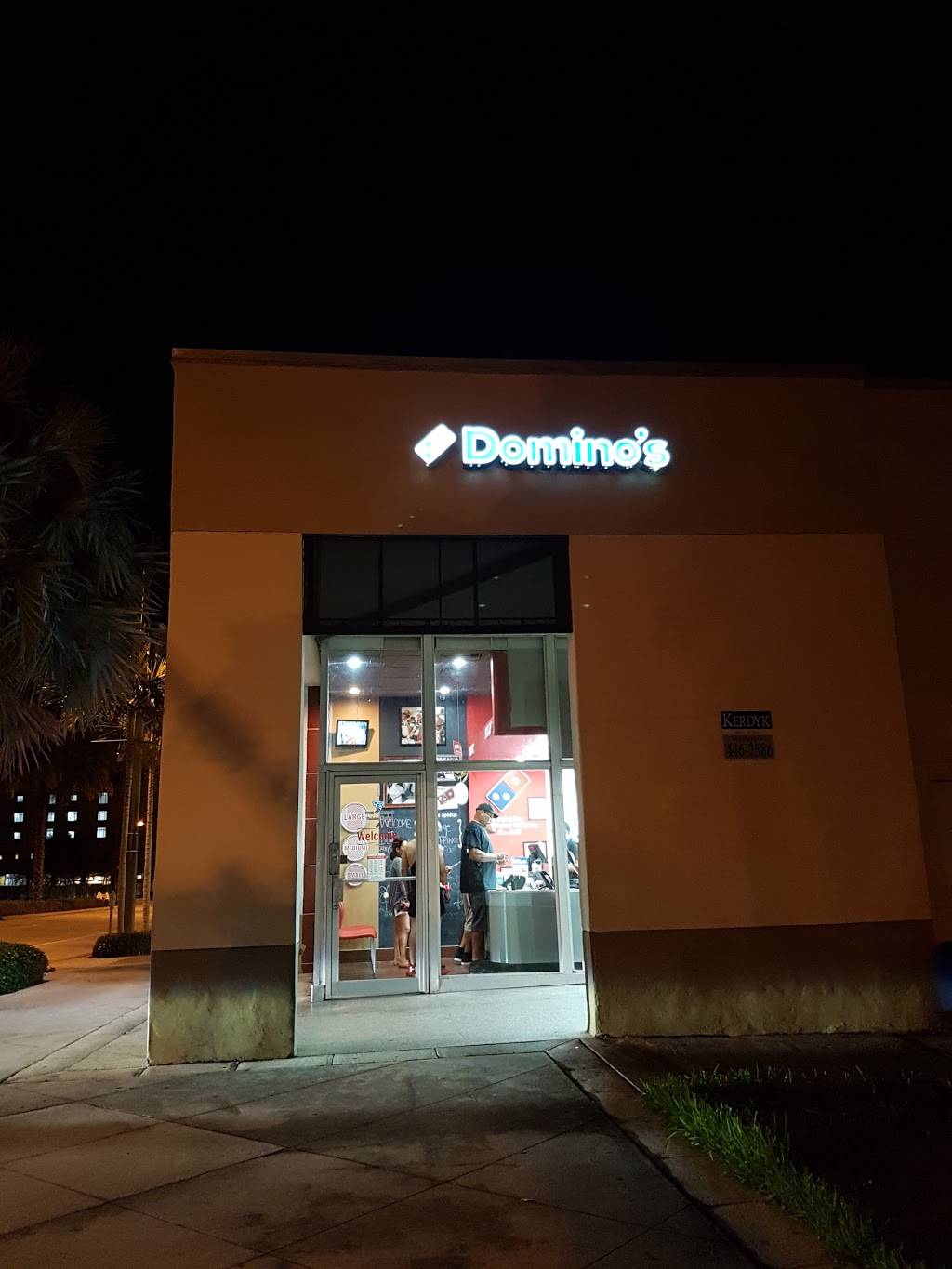 Dominos Pizza | meal delivery | 1400 Ponce de Leon Blvd, Coral Gables, FL 33134, USA | 3054487900 OR +1 305-448-7900