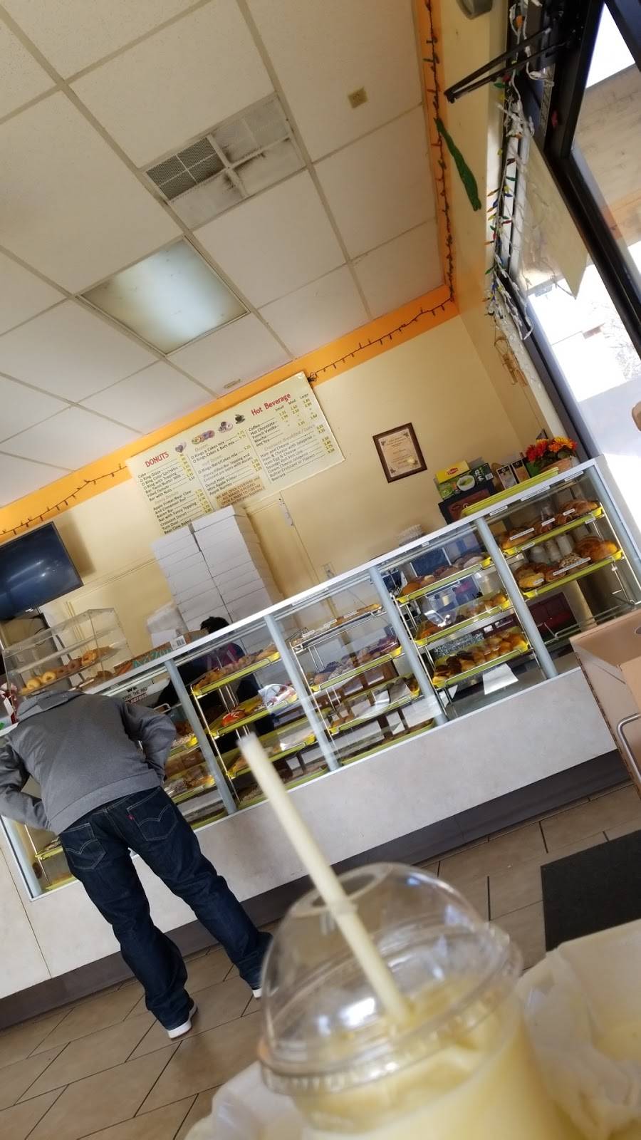 Anns Donuts | bakery | 2801 Whitson St, Selma, CA 93662, USA | 5598910409 OR +1 559-891-0409