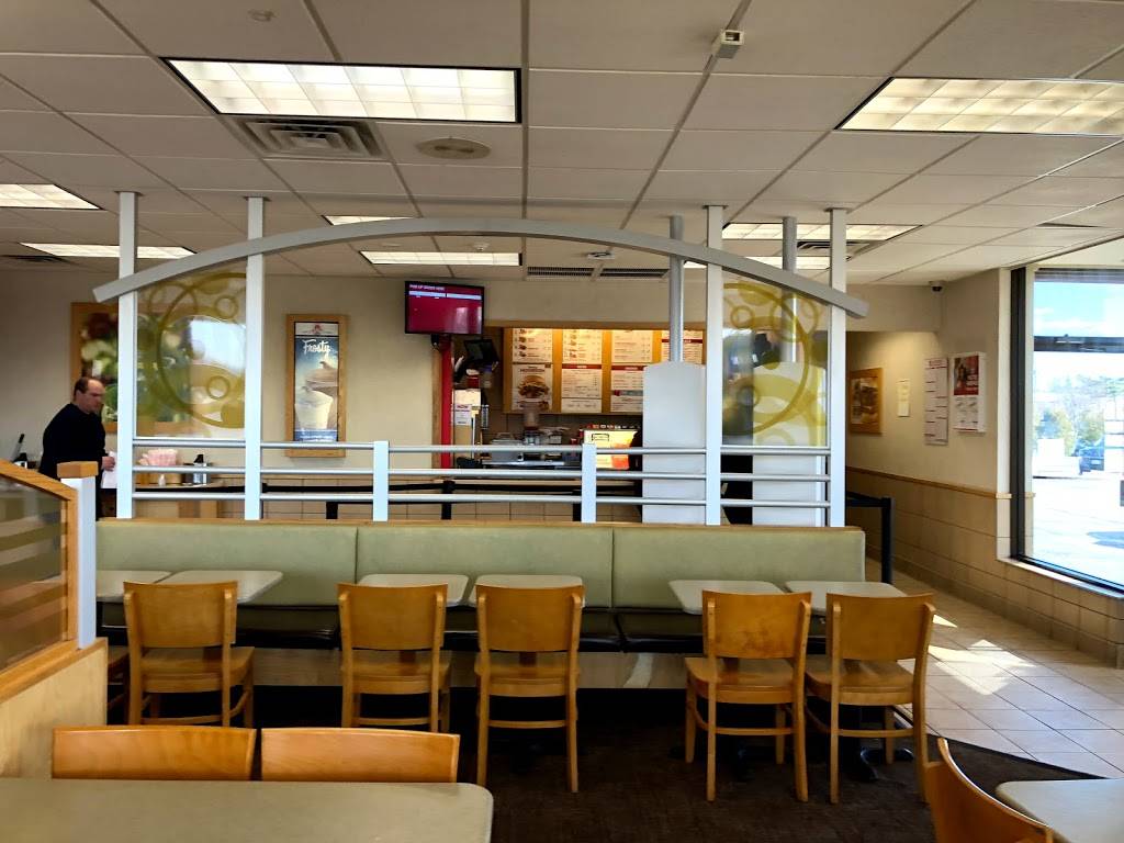 Wendys | restaurant | 2123 Broadhollow Rd, Farmingdale, NY 11735, USA | 6317520337 OR +1 631-752-0337