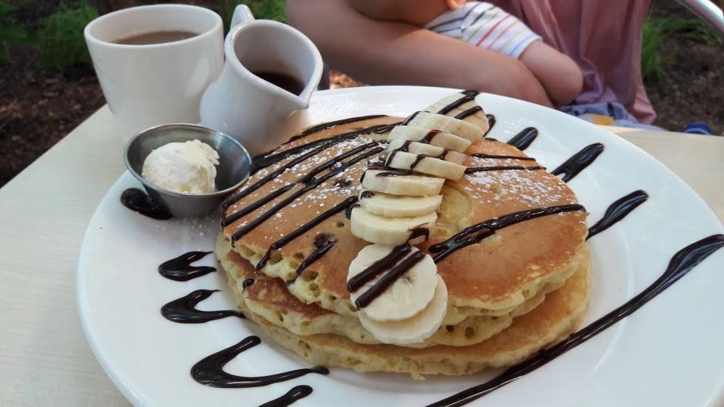 Yolk Streeterville | restaurant | corner of Grand & McClurg, 355 E Ohio St, Chicago, IL 60611, USA | 3128229655 OR +1 312-822-9655