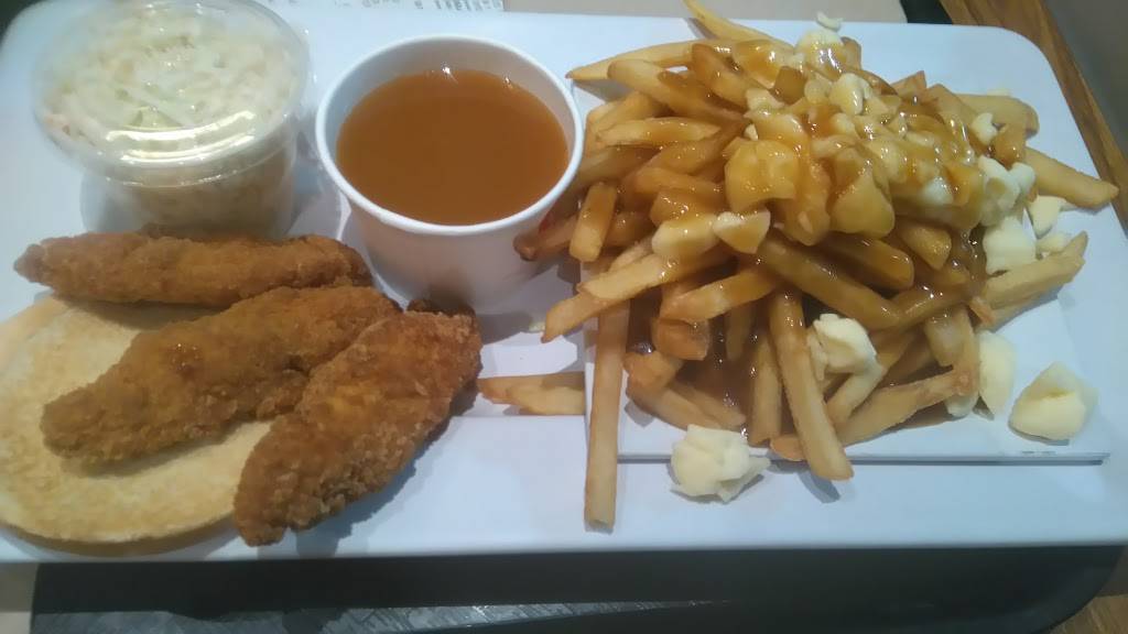 St-Hubert Express | restaurant | 456 County Rd 17, Hawkesbury, ON K6A 2R2, Canada | 6136329995 OR +1 613-632-9995