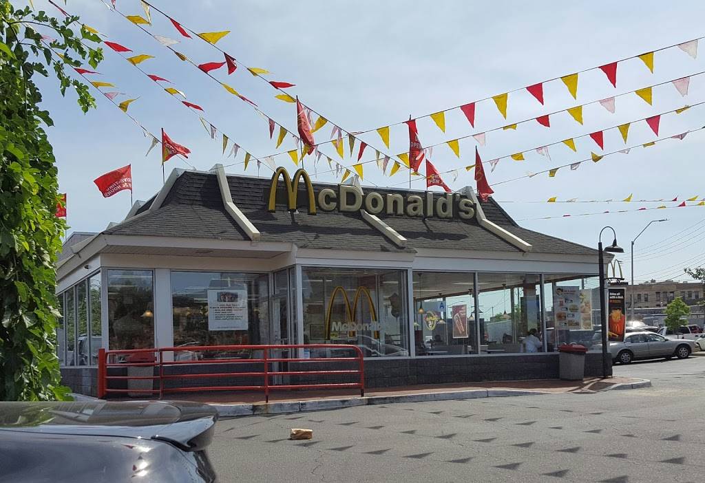 McDonalds | cafe | 652 Meeker Ave, Brooklyn, NY 11222, USA | 7184866195 OR +1 718-486-6195