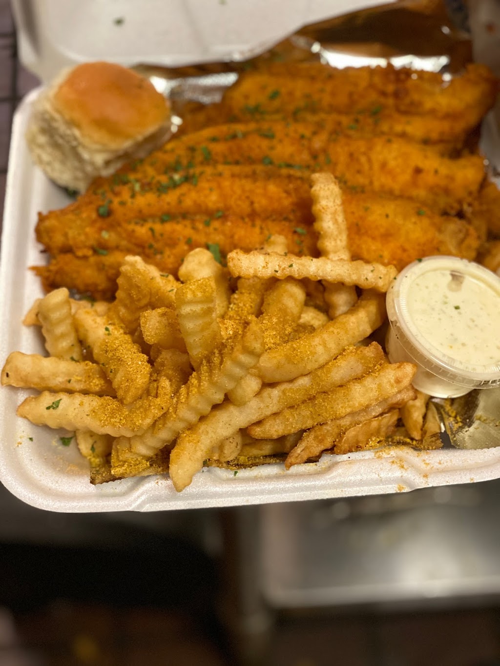 Rich World Seafood and Wingz | restaurant | 3145 N Watkins St, Memphis, TN 38127, USA | 9013104141 OR +1 901-310-4141