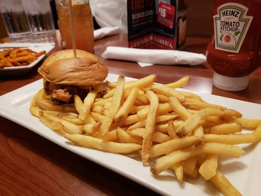 Ruby Tuesday | restaurant | Wrentham Village Premium Outlets, 1 Outlet Blvd #800, Wrentham, MA 02093, USA | 5083845213 OR +1 508-384-5213