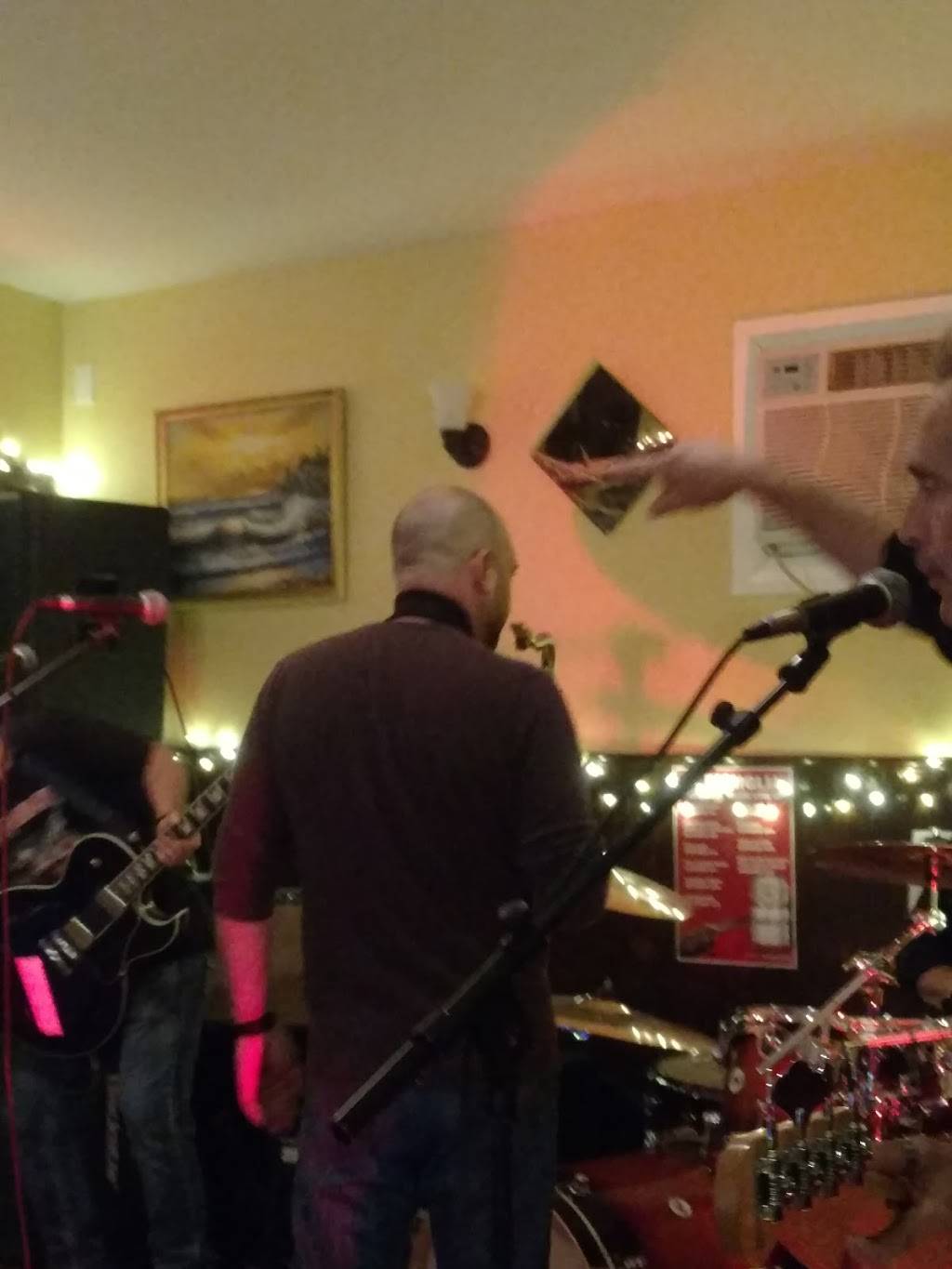 La Famiglia Bar & Grill | restaurant | 110 NY-311, Carmel Hamlet, NY 10512, USA | 8452284000 OR +1 845-228-4000