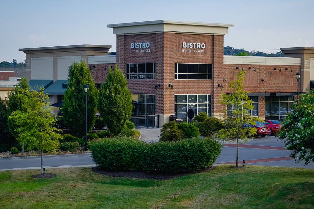 Bistro By The Tracks | restaurant | 215 Brookview Centre Way Suite 109, Knoxville, TN 37919, USA | 8655589500 OR +1 865-558-9500