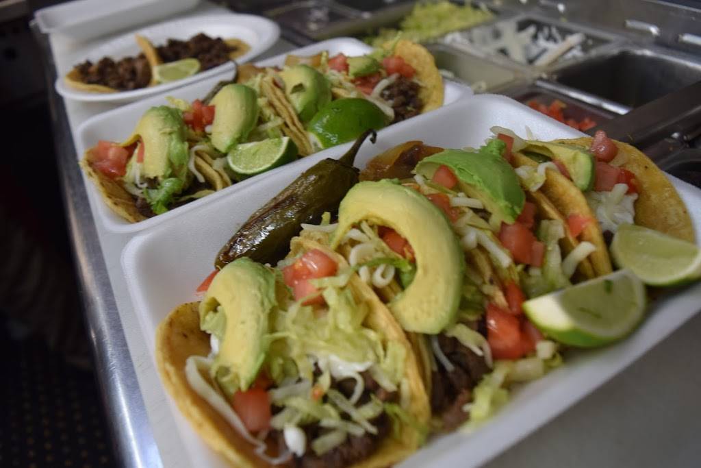 Tacos El Charrito | restaurant | 178 W Becher St, Milwaukee, WI 53204, USA | 4142108277 OR +1 414-210-8277