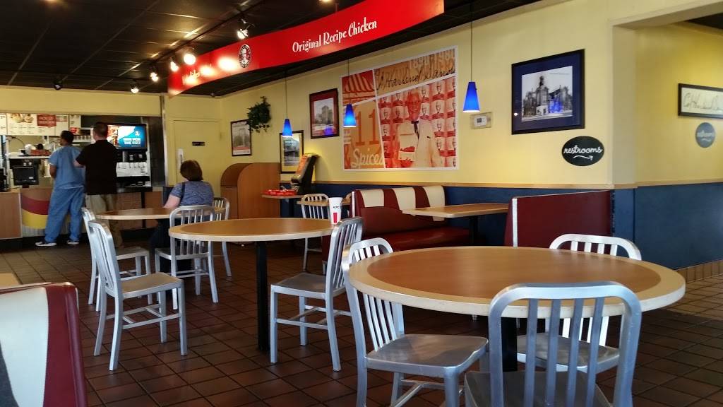KFC | restaurant | 670 N Hanover St, Carlisle, PA 17013, USA | 7172438761 OR +1 717-243-8761