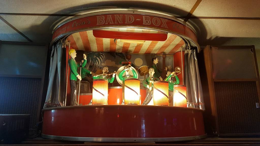 Sloans Tavern | restaurant | 36 N Russell St, Portland, OR 97227, USA | 5032872262 OR +1 503-287-2262