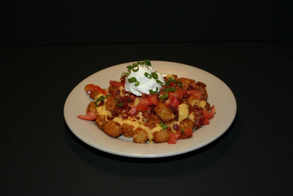 GGs Bar & Grill | restaurant | 5701 E 71st St, Indianapolis, IN 46220, USA | 3175958900 OR +1 317-595-8900