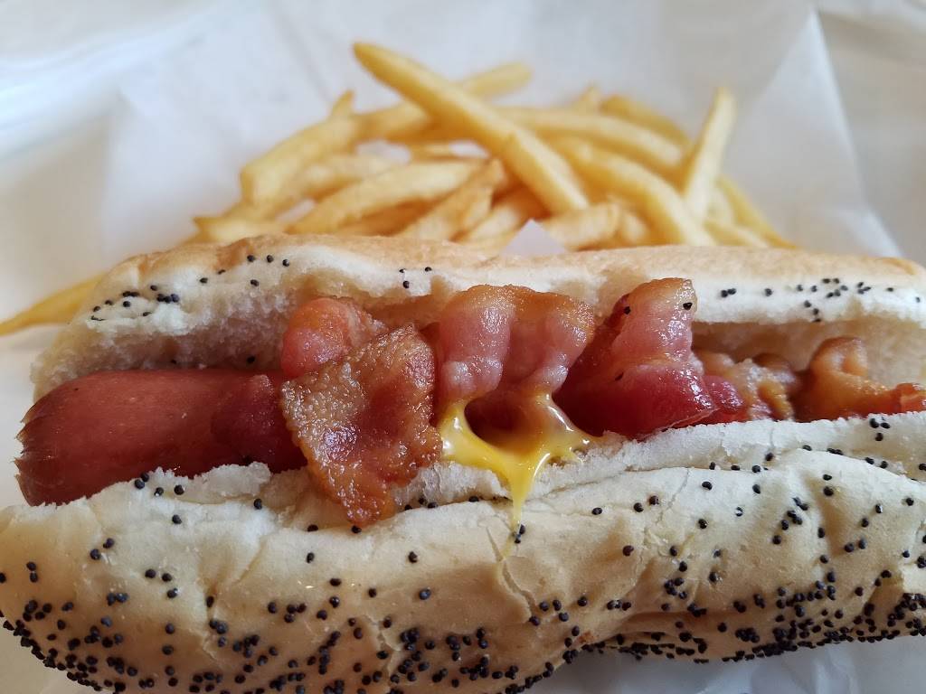 Martinos Italian Beef and Hot Dogs | meal takeaway | 1215 W Layton Ave, Milwaukee, WI 53221, USA | 4142815580 OR +1 414-281-5580