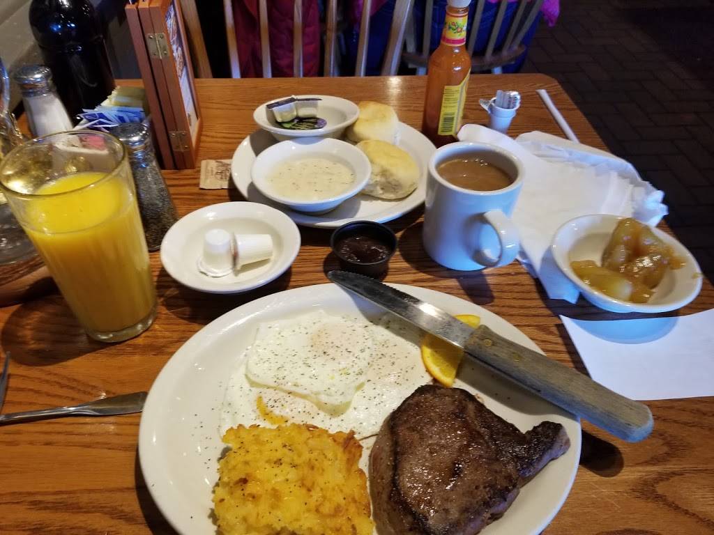 Cracker Barrel Old Country Store | restaurant | 502 Brock Dr, Bloomington, IL 61701, USA | 3098293155 OR +1 309-829-3155