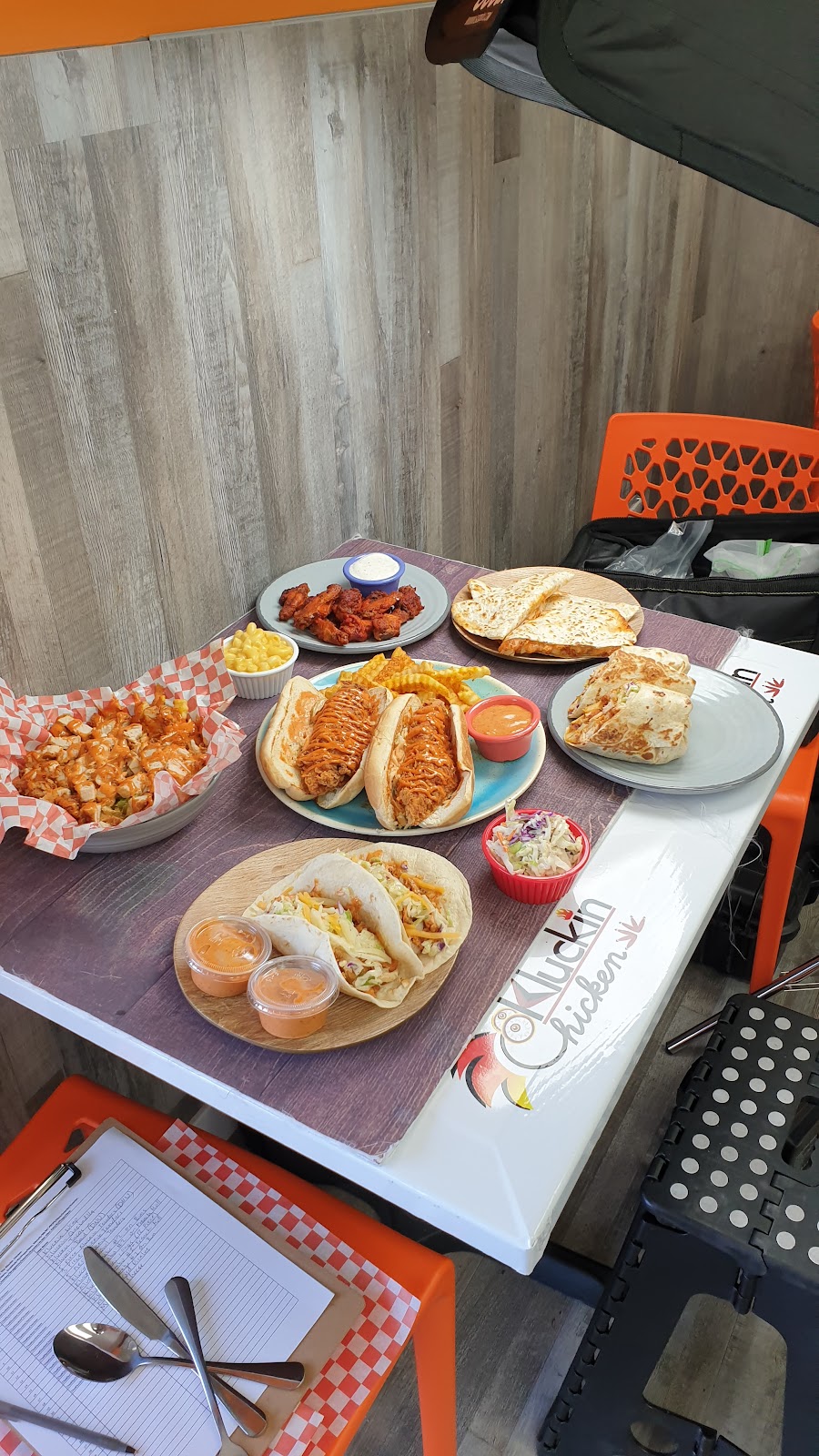 The Kluckin Chicken | restaurant | 2015 Garnet Ave #103, San Diego, CA 92109, USA | 8587320070 OR +1 858-732-0070