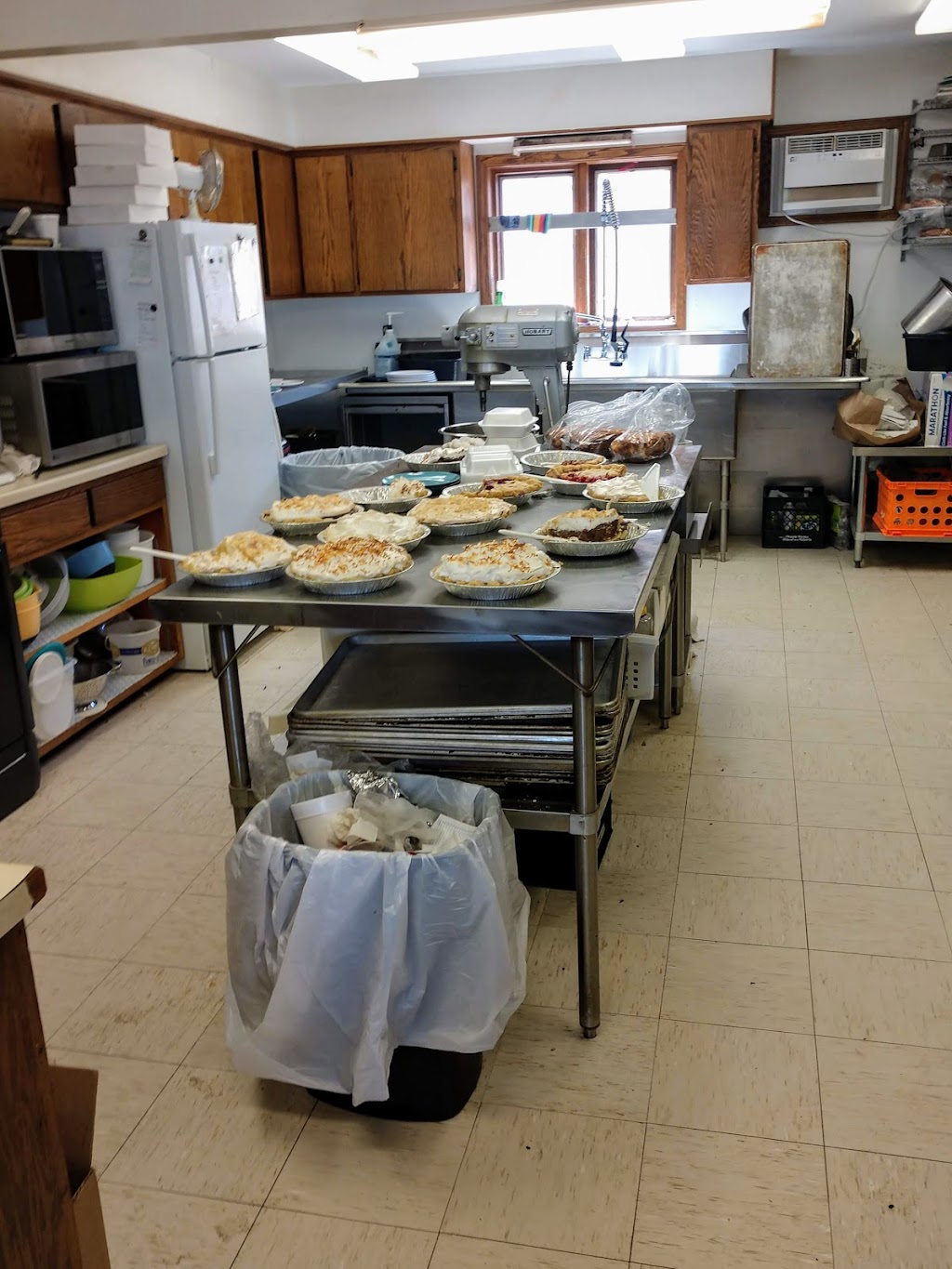 Wagon Wheel Cafe & Bakery LLC | cafe | 8551 US-160, Ulysses, KS 67880, USA | 6204241368 OR +1 620-424-1368