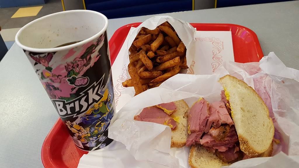 La Belle Province milad | restaurant | 7555 Boulevard Décarie, Montréal, QC H4P 2G9, Canada | 5143426577 OR +1 514-342-6577