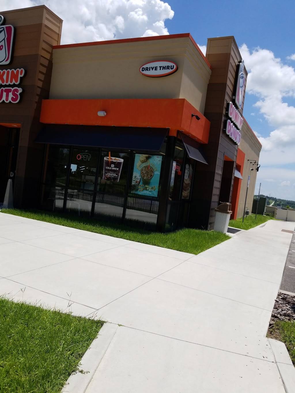 Dunkin | bakery | 915 N US-27, Minneola, FL 34715, USA | 3522431227 OR +1 352-243-1227