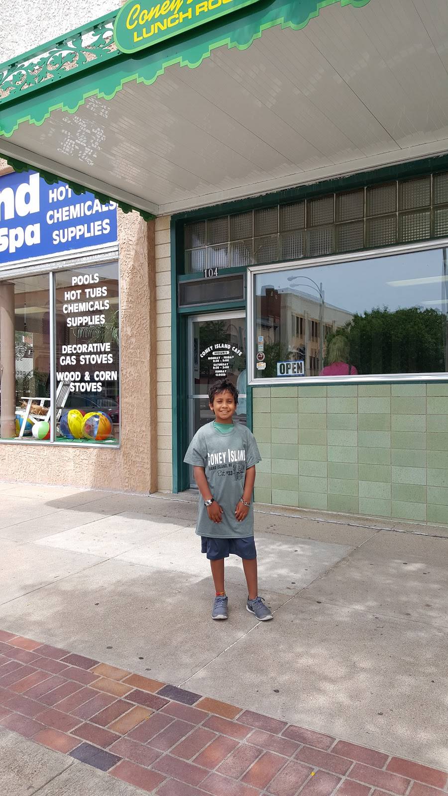 Coney Island Lunch Room | restaurant | 104 E 3rd St, Grand Island, NE 68801, USA | 3083827155 OR +1 308-382-7155