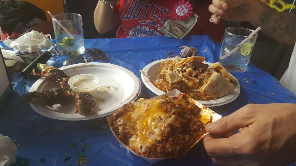 Showdown | restaurant | 207 E Hutchison St, San Marcos, TX 78666, USA | 5123927282 OR +1 512-392-7282