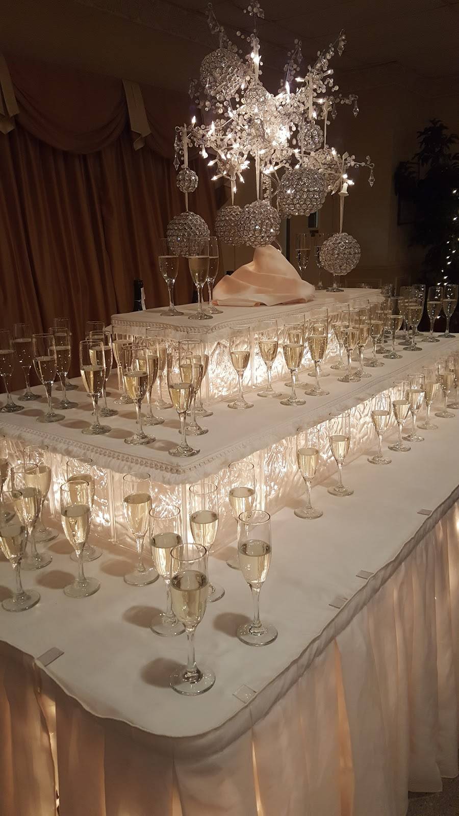 Hopwood Social Hall | restaurant | 114 Old Furnace Rd, Hopwood, PA 15445, USA | 7245640220 OR +1 724-564-0220