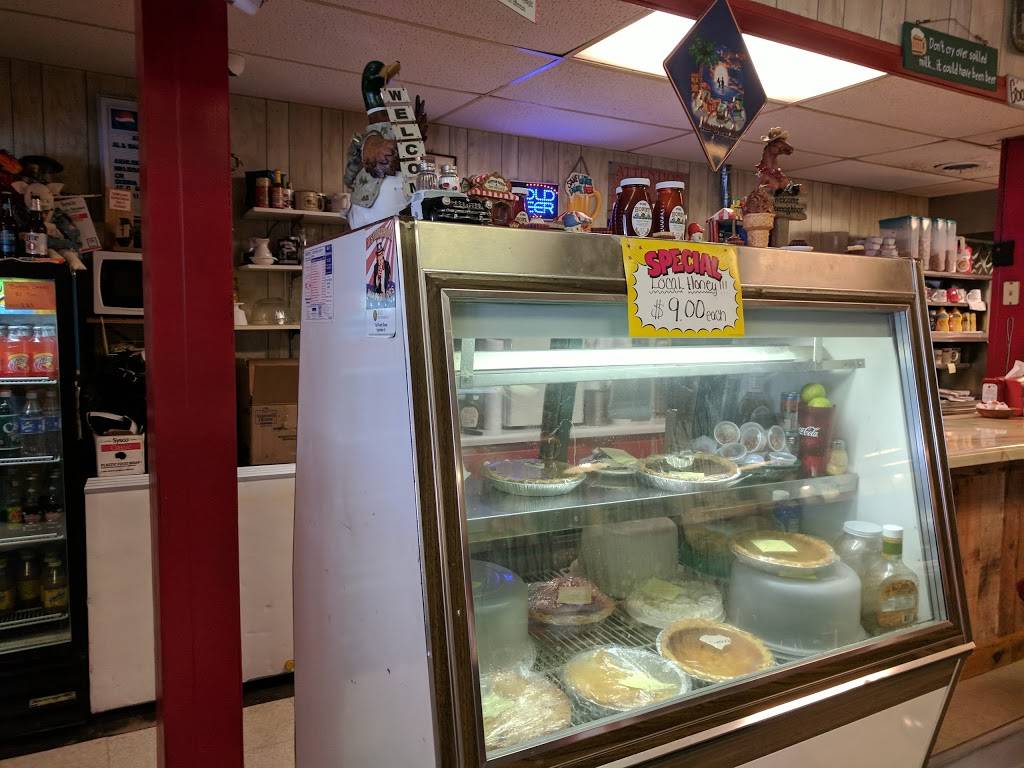 Farmers Cafe | restaurant | 213 S Main St, Blackstone, VA 23824, USA | 4342923236 OR +1 434-292-3236