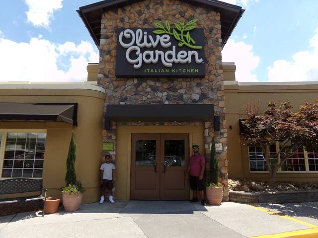 Olive Garden Italian Restaurant | meal takeaway | 7206 Kingston Pike, Knoxville, TN 37919, USA | 8655847300 OR +1 865-584-7300
