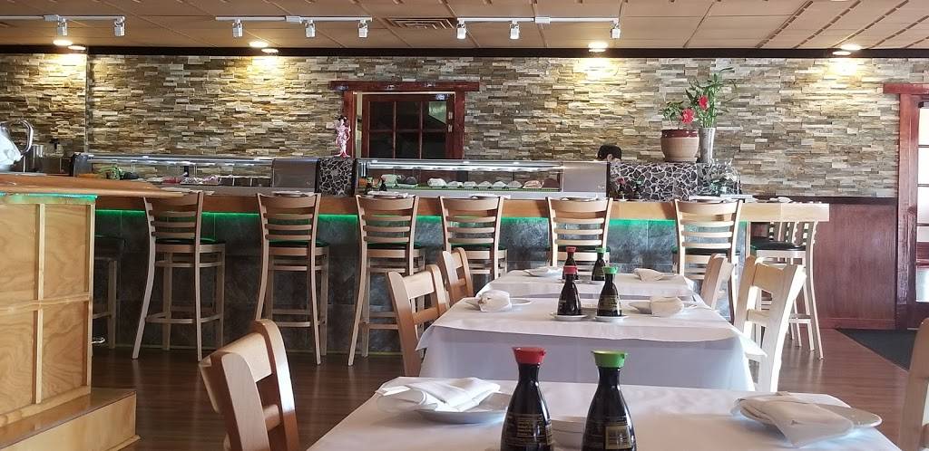 Golden Rolls | restaurant | 790 S Eastwood Dr, Woodstock, IL 60098, USA | 8153085099 OR +1 815-308-5099