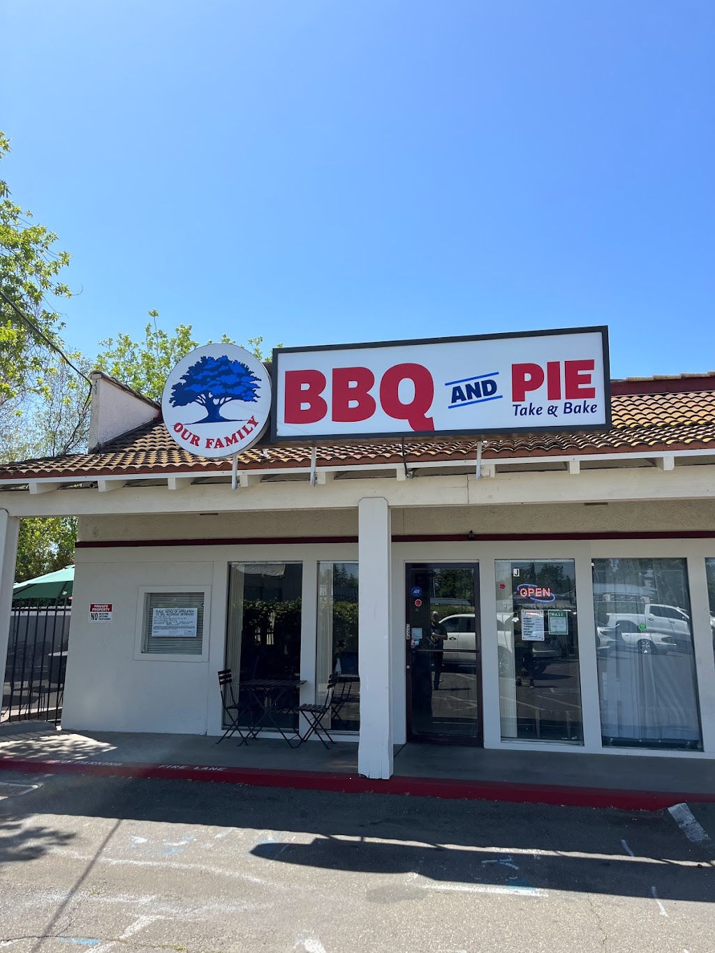 Our Family BBQ and Pies | restaurant | 2326 Fair Oaks Blvd, Sacramento, CA 95825, USA | 9163333397 OR +1 916-333-3397