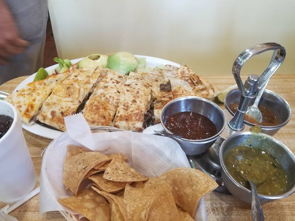 El Pollo Cris Cris | restaurant | 2462 S Blue Island Ave, Chicago, IL 60608, USA | 7735234060 OR +1 773-523-4060