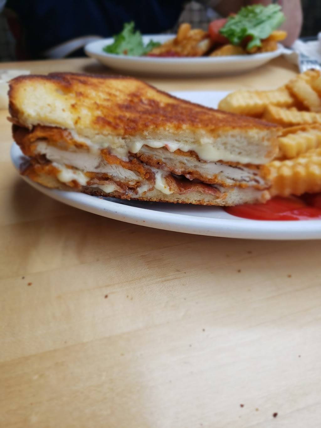 Spot Sports Bar & Grill | restaurant | 601 W Superior St, Duluth, MN 55802, USA | 2187220671 OR +1 218-722-0671