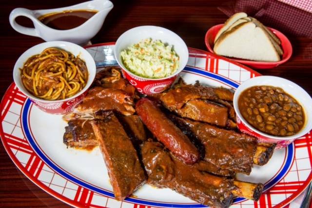 Neelys Interstate Bar-B-Que | restaurant | 7209 Winchester Rd, Memphis, TN 38125, USA | 9016246415 OR +1 901-624-6415